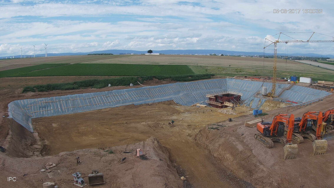 Ebersheim'da yeni yağmur suyu tutma havzası şantiyesi Ağustos 2017