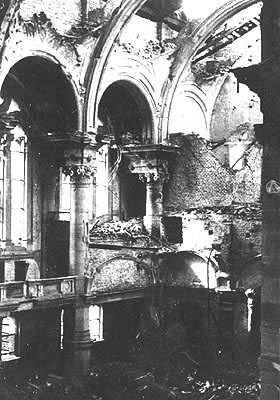 You can see the collapsed vault inside the Christuskirche.