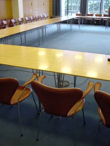 You can see a meeting room in Mainz town hall