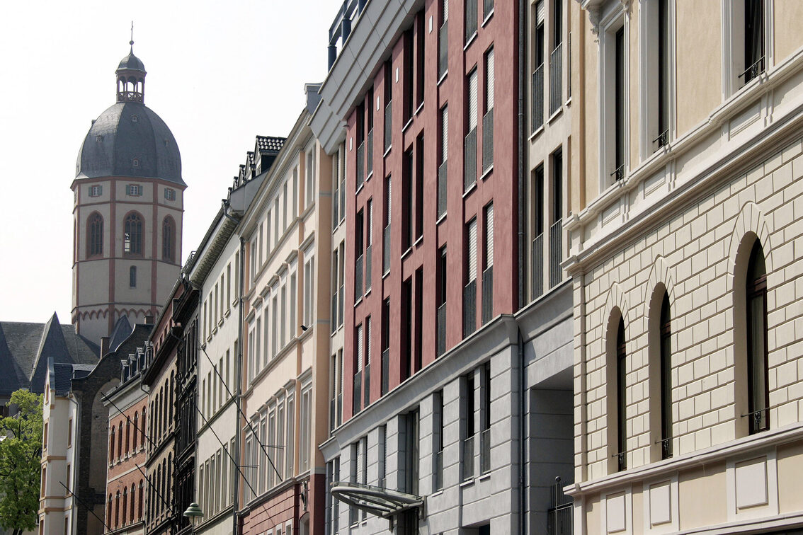 House front in front of St. Stephen's
