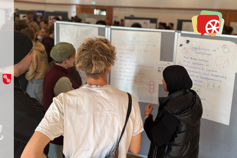 Jugendliche und Mitarbeitende der Stadtverwaltung bei der Jugendkonferenz 2025