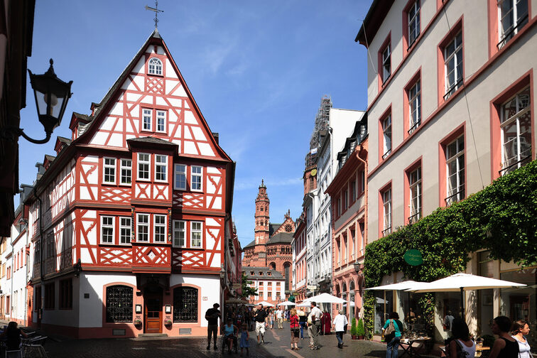 View of Mainz Cathedral from Augustinerstraße.