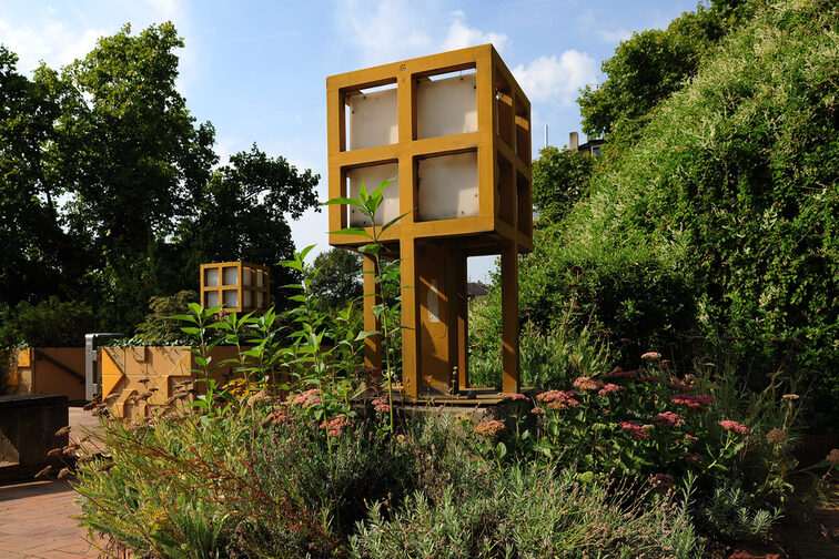 Planting on the Green Bridge in Mainz's Neustadt district