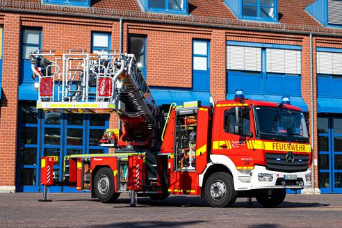 Foto einer Drehleiter der Feuerwehr Mainz