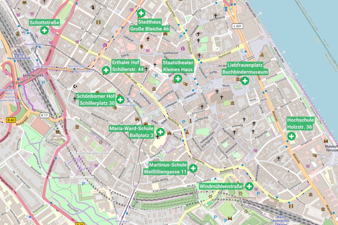 Kartenausschnitt der Altstadt mit markierten Unfallhilsstellen an Rosenmontag.