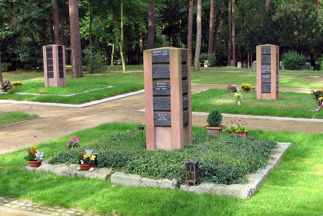 A communal grave at the cemetery in Mombach.