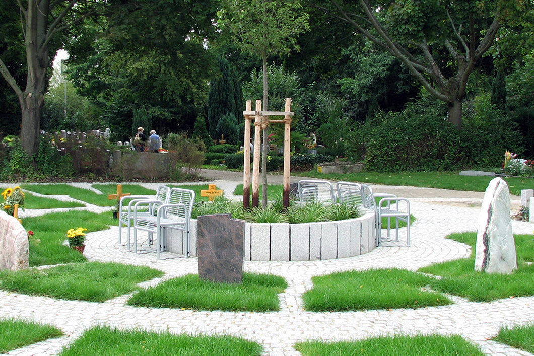 A lawn grave at one of the cemeteries in Mainz