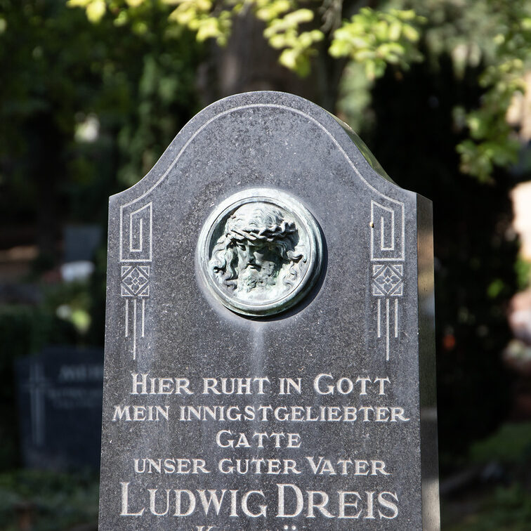 Detailaufnahme Grab Dreis Ott
