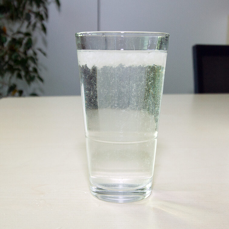 1 dakika sonra karıştırın: Tuvalet kağıdı neredeyse çözülmüştür.