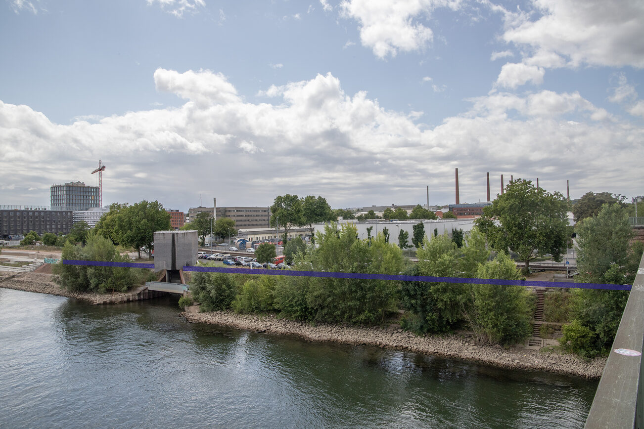 Blick auf das Ufer, wo die neue Schutzwand gebaut wird