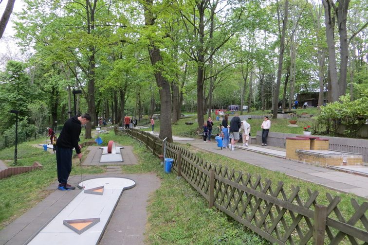 Hartenberg Park'ta minigolf sahası